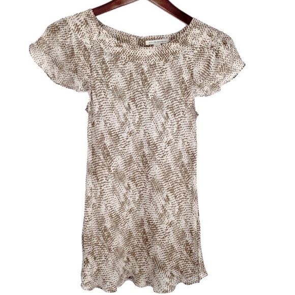 Banana Republic Ruffle sleeves and trim - Picture 3 of 7